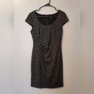 ANN TAYLOR Leopard print‎ business sheath dress. Size 6. Side ruching. Like new.